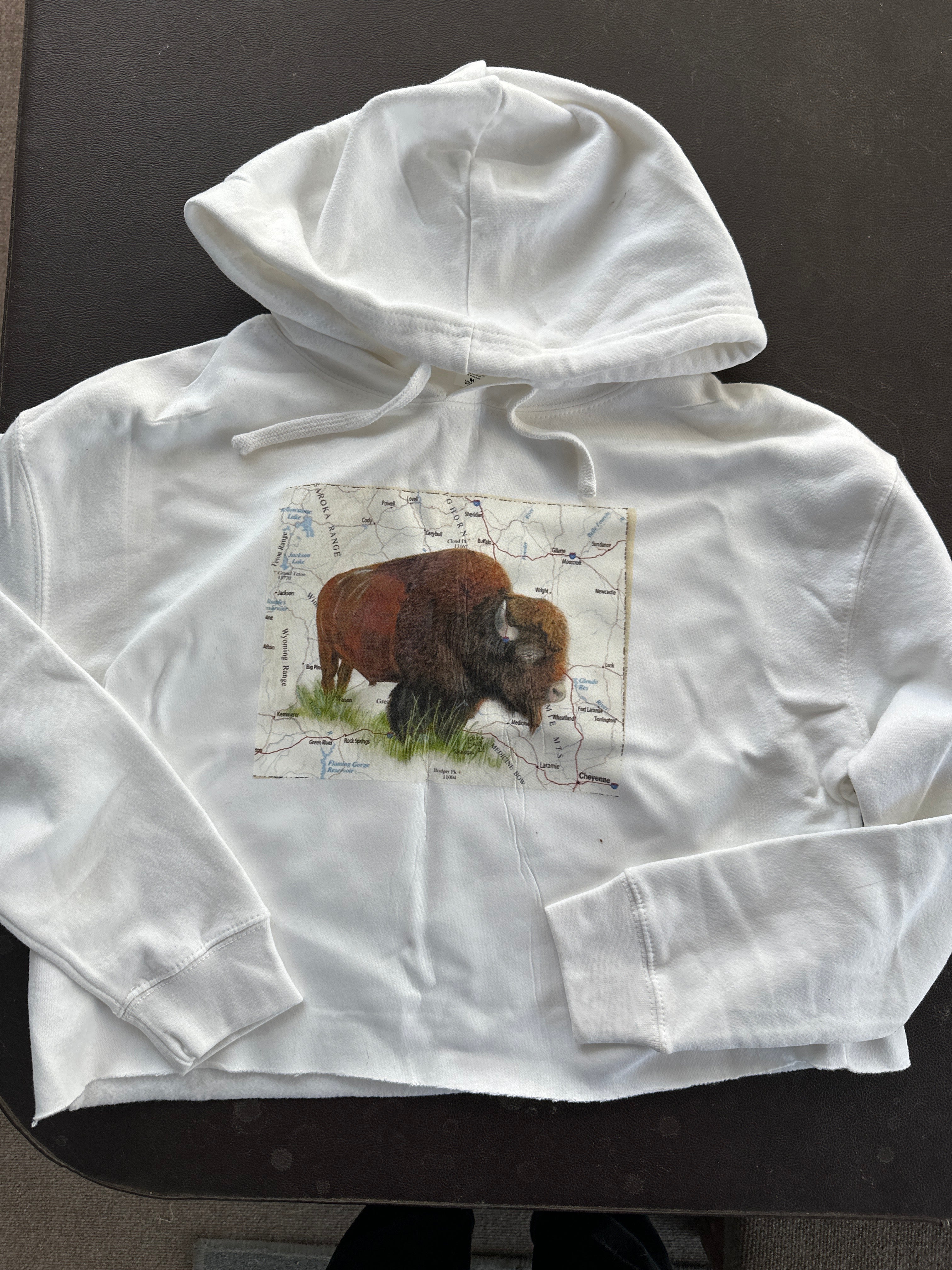 Buffalo Wyoming white crop sweatshirt with hood