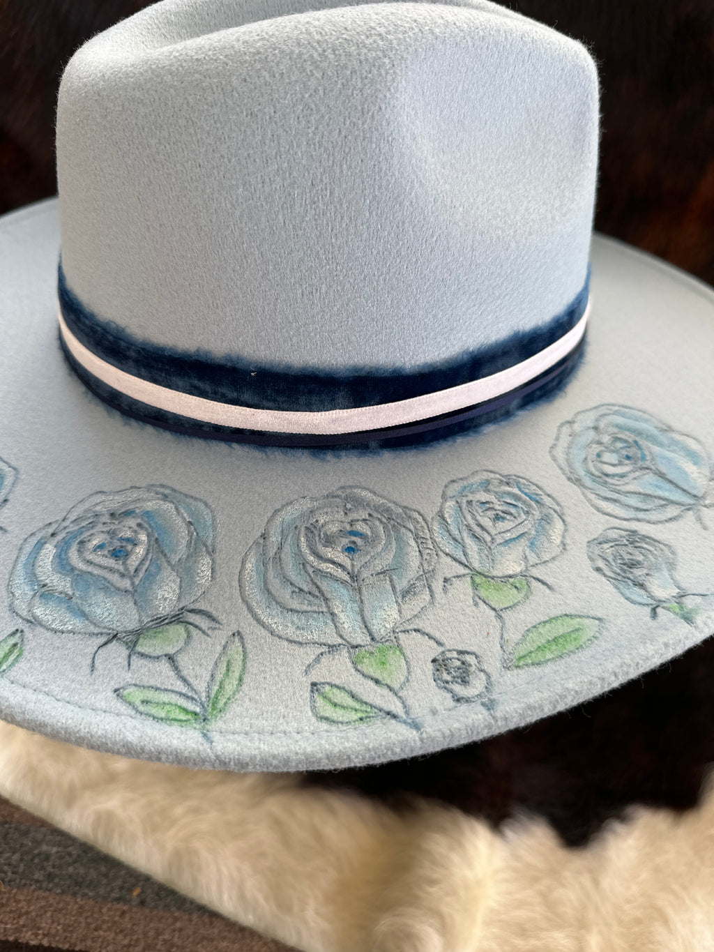 Baby blue rose garden, cowboy hat