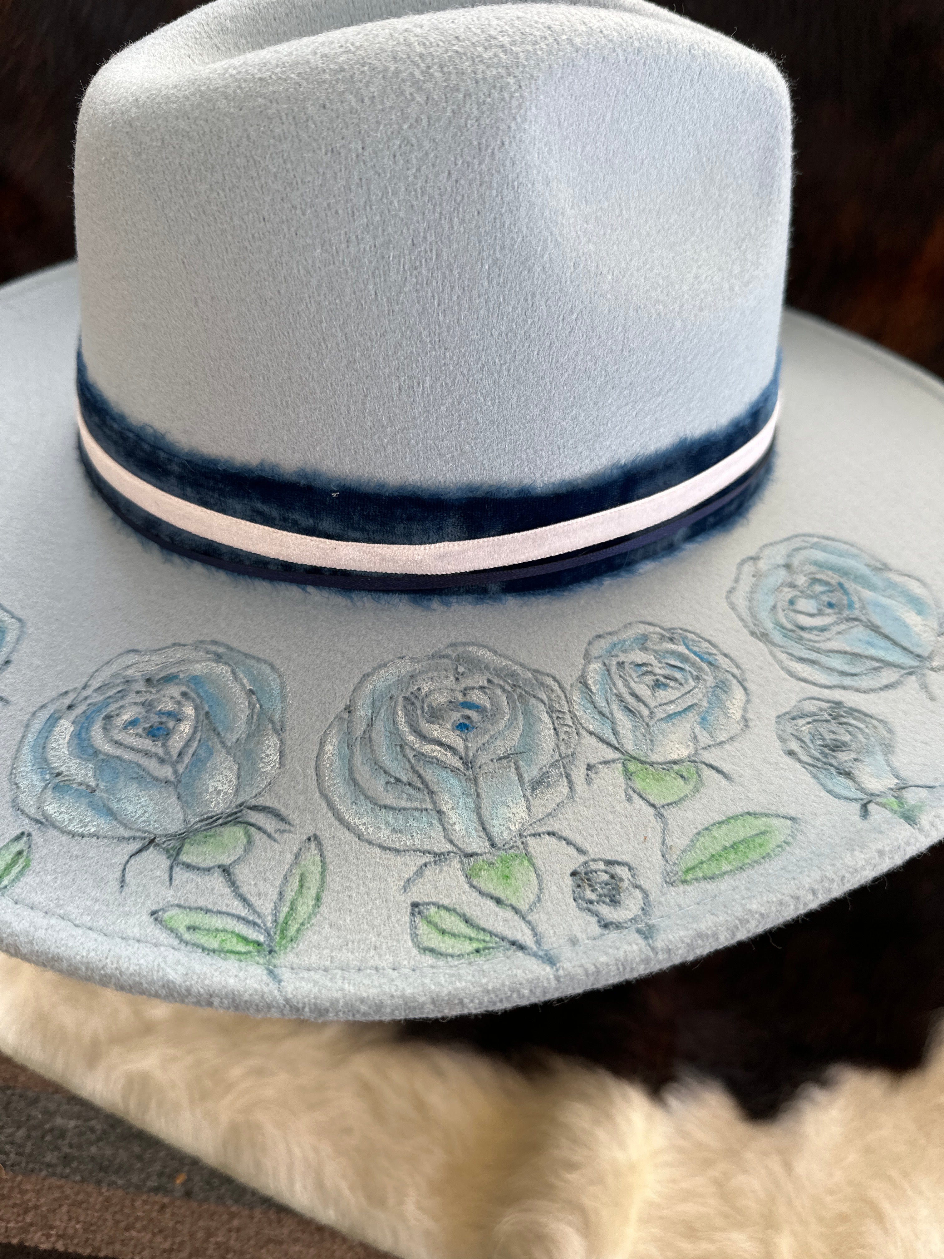 Baby blue rose garden, cowboy hat