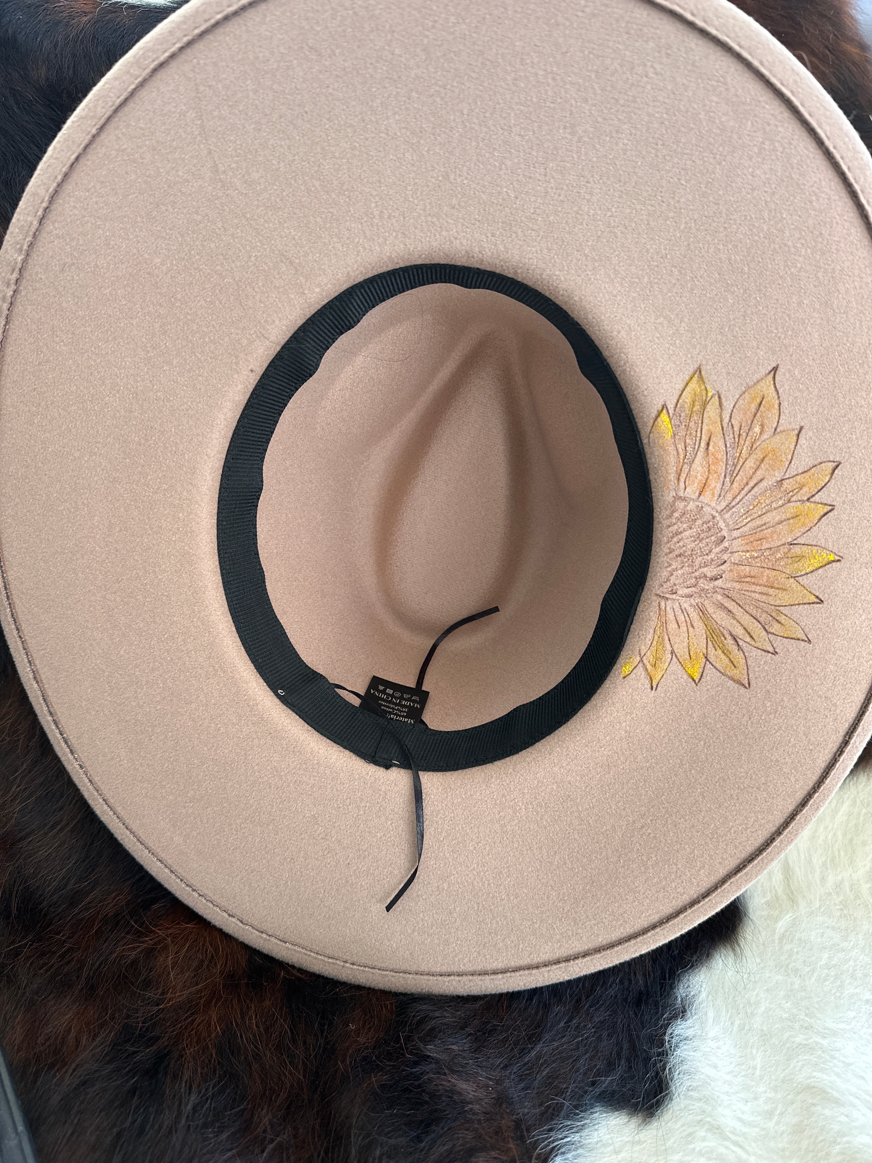 Flat brim garden, cowboy hat