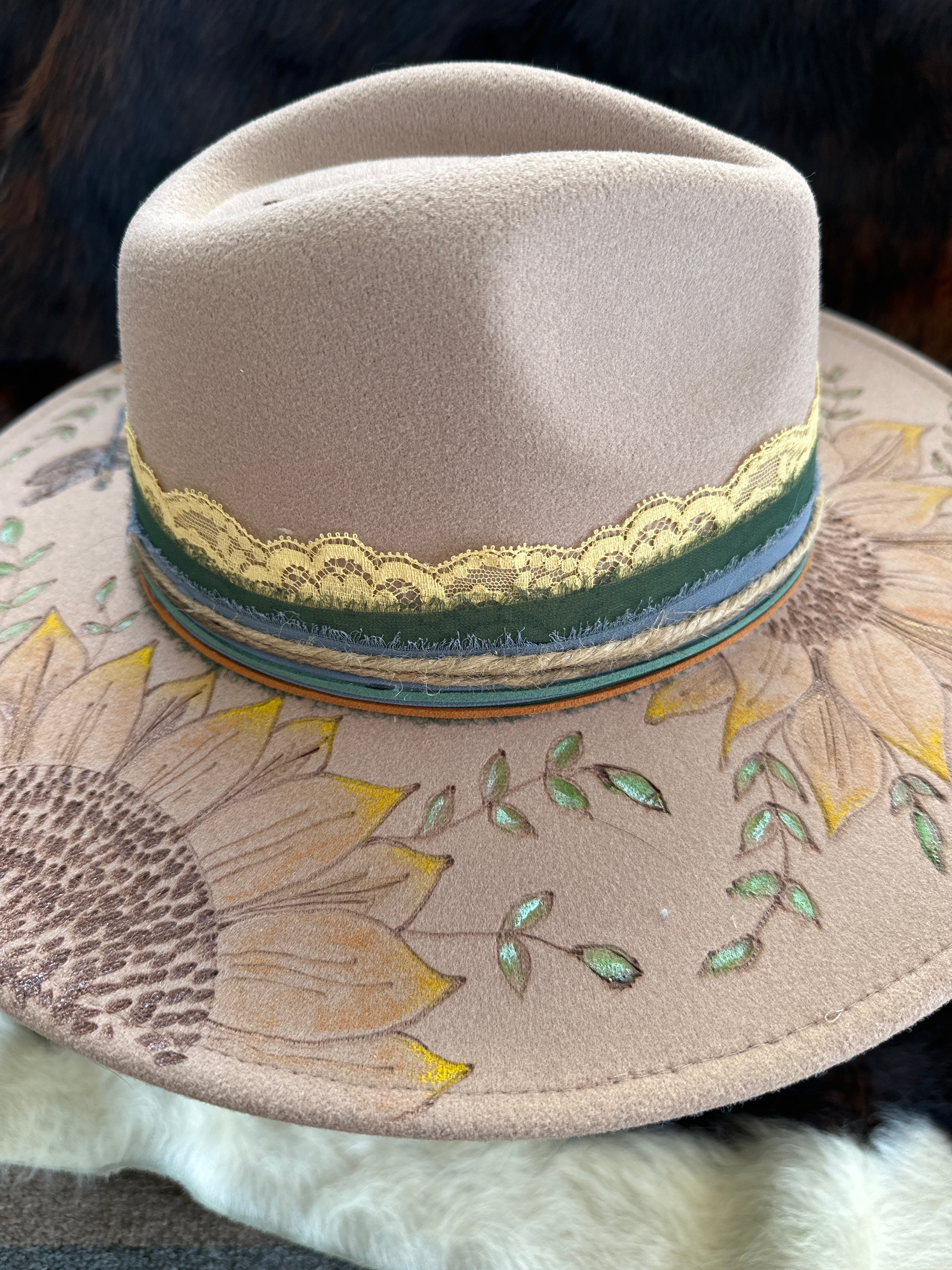 Flat brim garden, cowboy hat