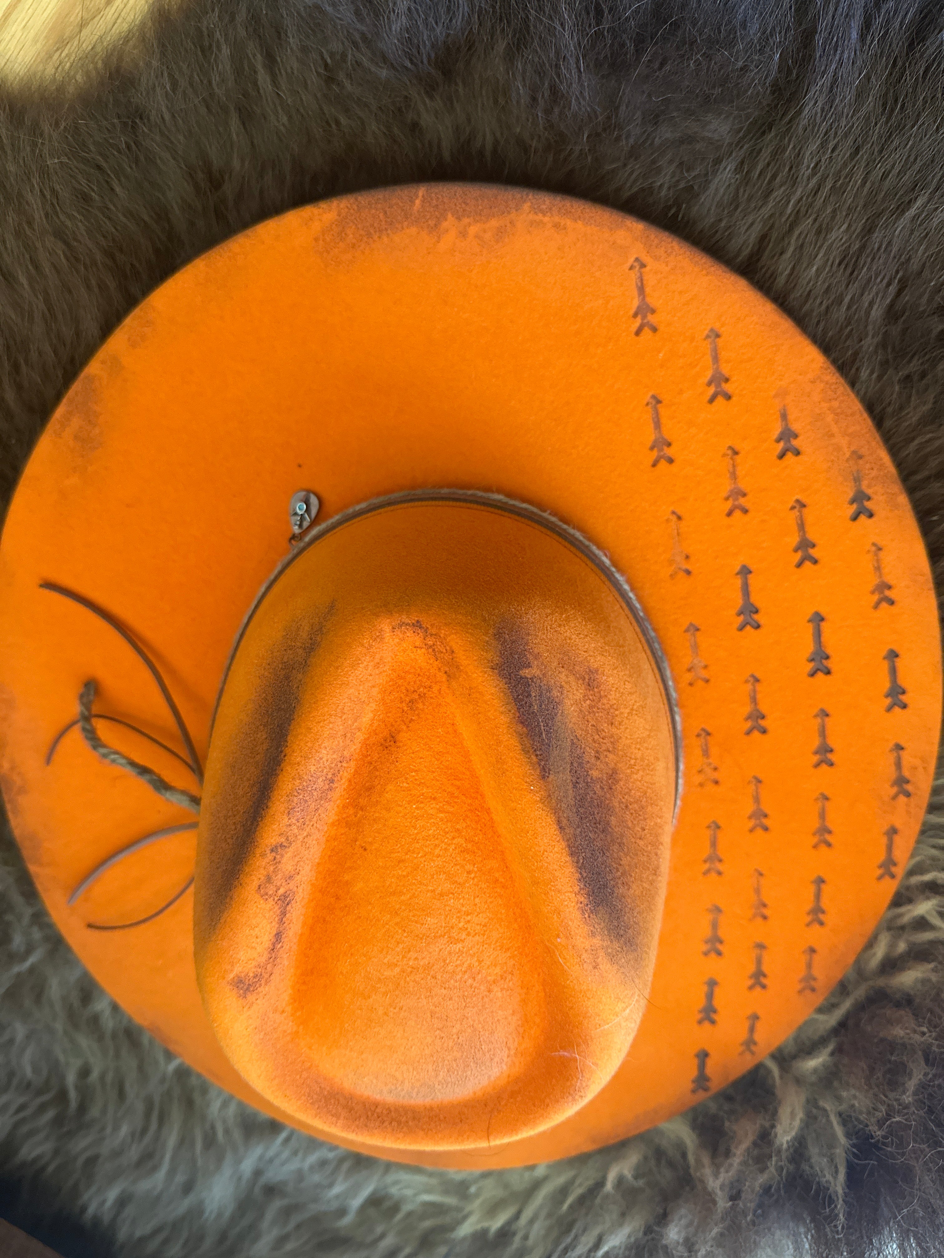 Wool hat with decoration