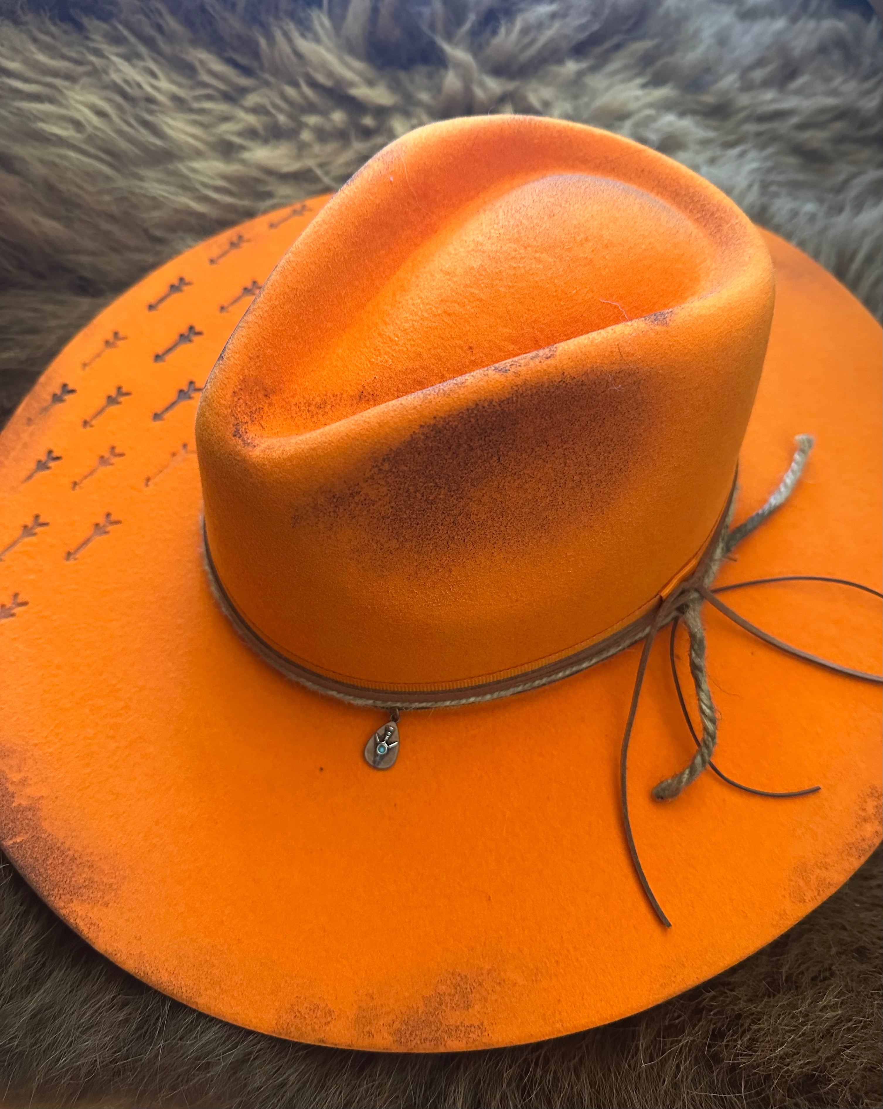 Wool hat with decoration