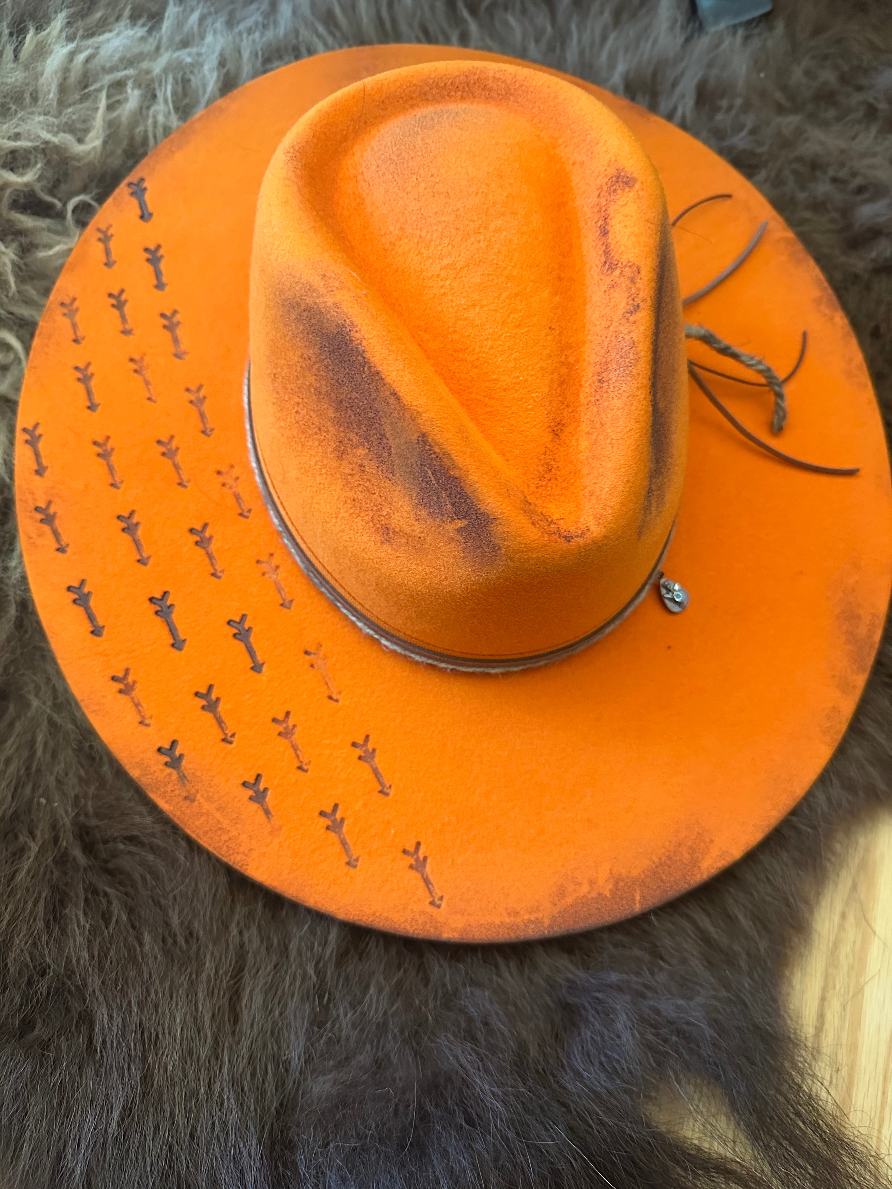Wool hat with decoration